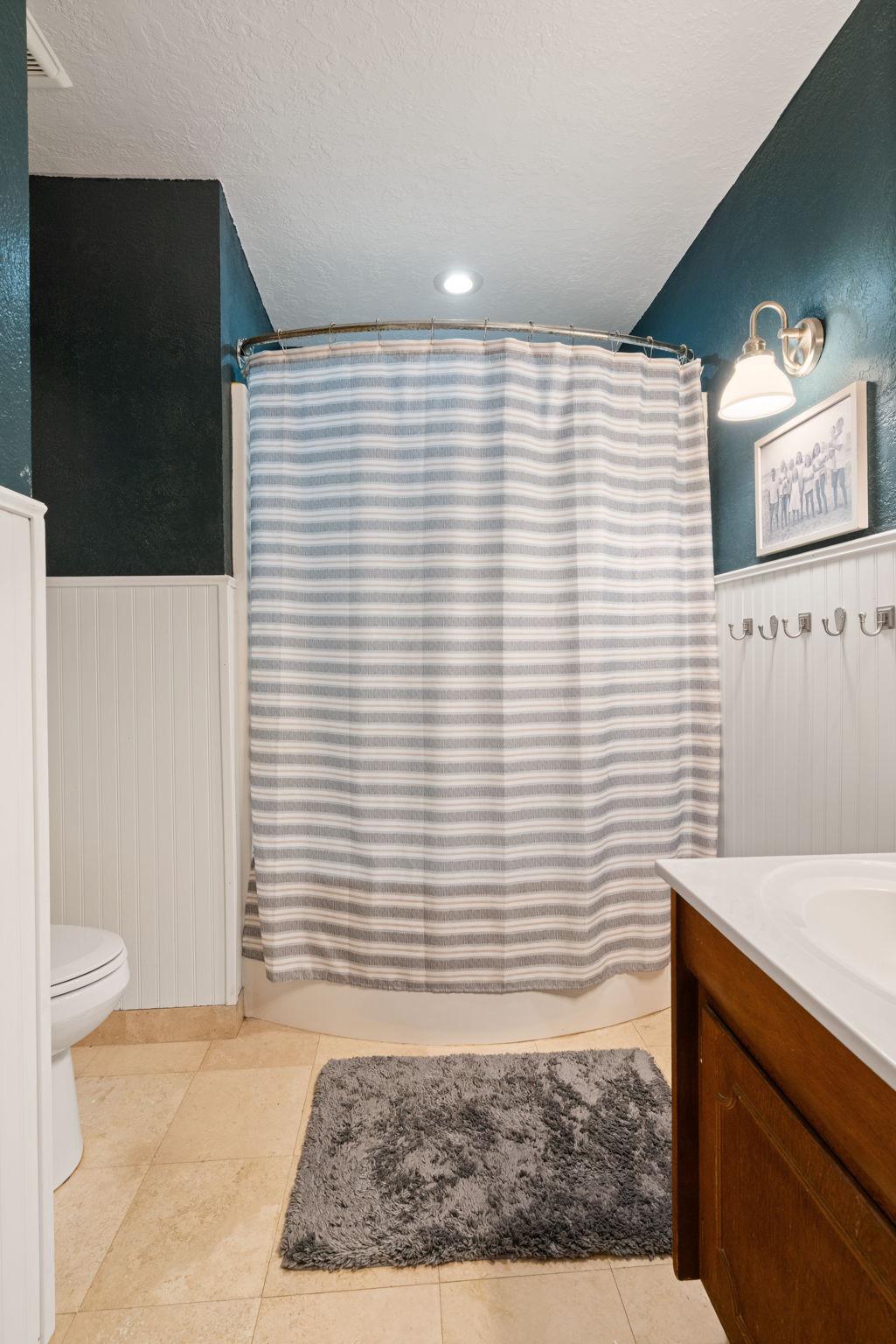 19728 Gleedsville Road Leesburg, VA 20175 - Photo 37 of 61 Hall bath shower and tub