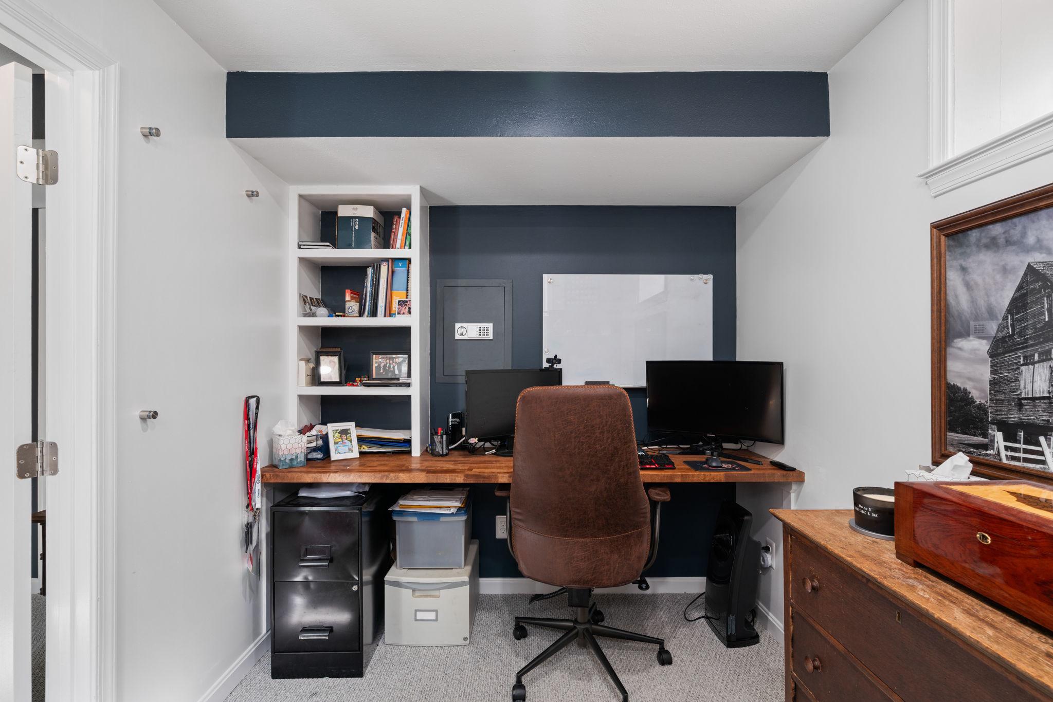 19728 Gleedsville Road Leesburg, VA 20175 - Photo 48 of 61 Modern office/workspace