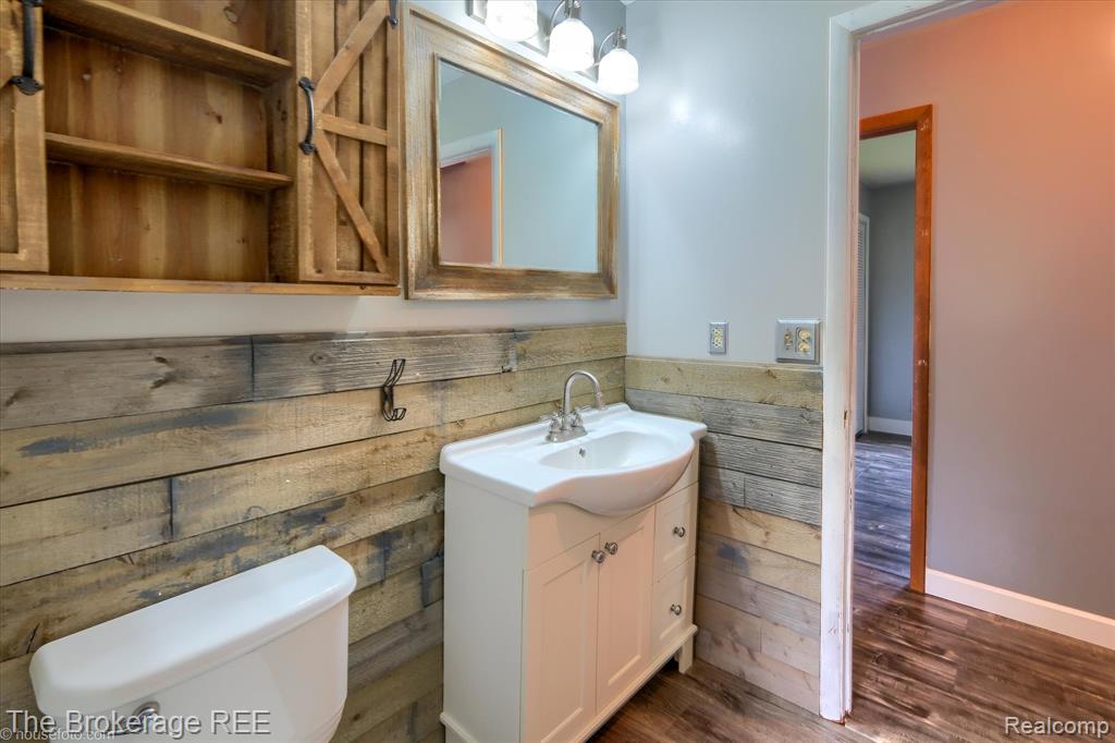 5495 East Coldwater Road Flint, MI 48506 - Photo 34 of 44