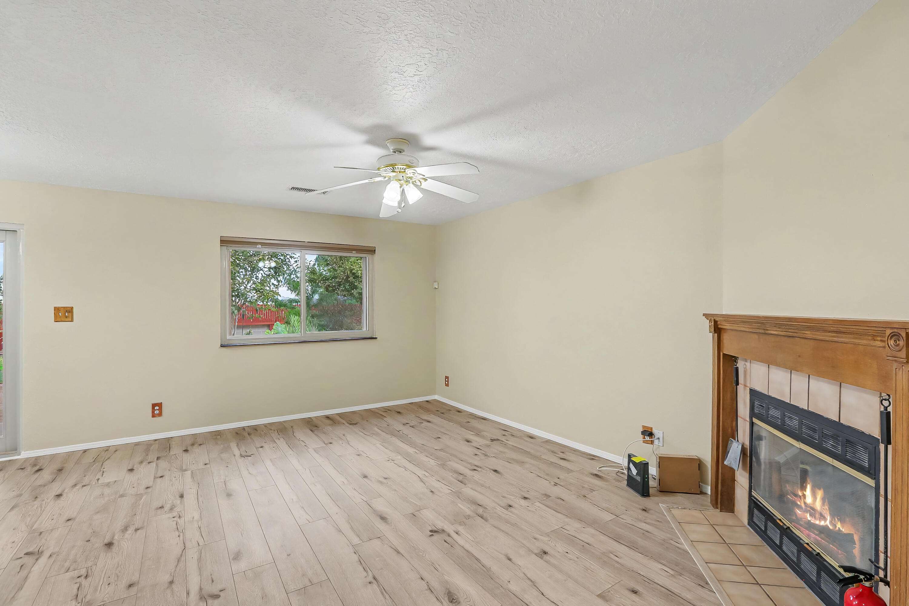 4076 Montreal Loop Northeast Rio Rancho, NM 87144 - Photo 2 of 44 Gallery Image 2