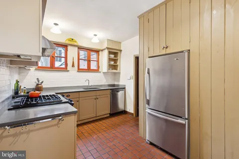 $995,000 | 2420 Pine Street, Philadelphia, PA 19103