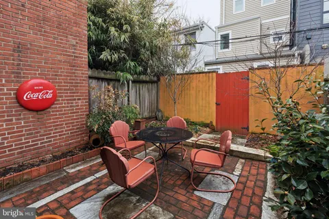 $995,000 | 2420 Pine Street, Philadelphia, PA 19103