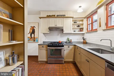 $995,000 | 2420 Pine Street, Philadelphia, PA 19103