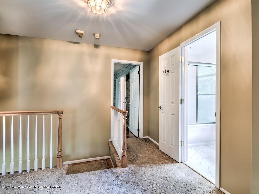 437 Union Hill Road Morganville, NJ 07751 - Photo 17 of 34 015_UPPER LANDING