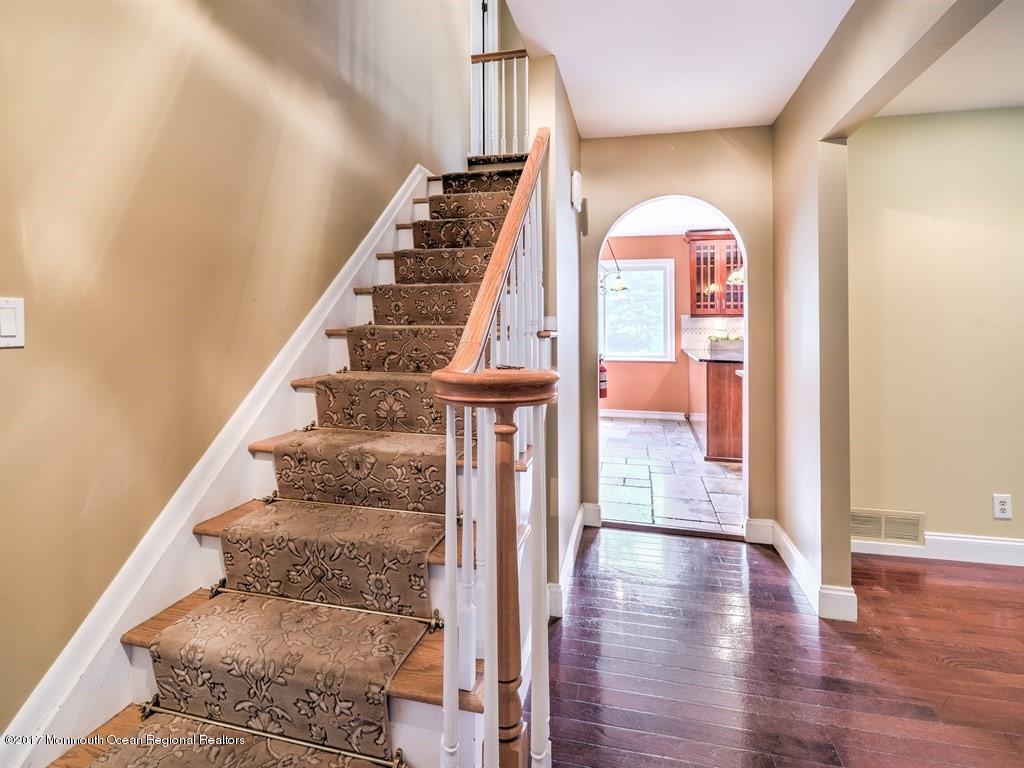 437 Union Hill Road Morganville, NJ 07751 - Photo 7 of 34 003_FOYER