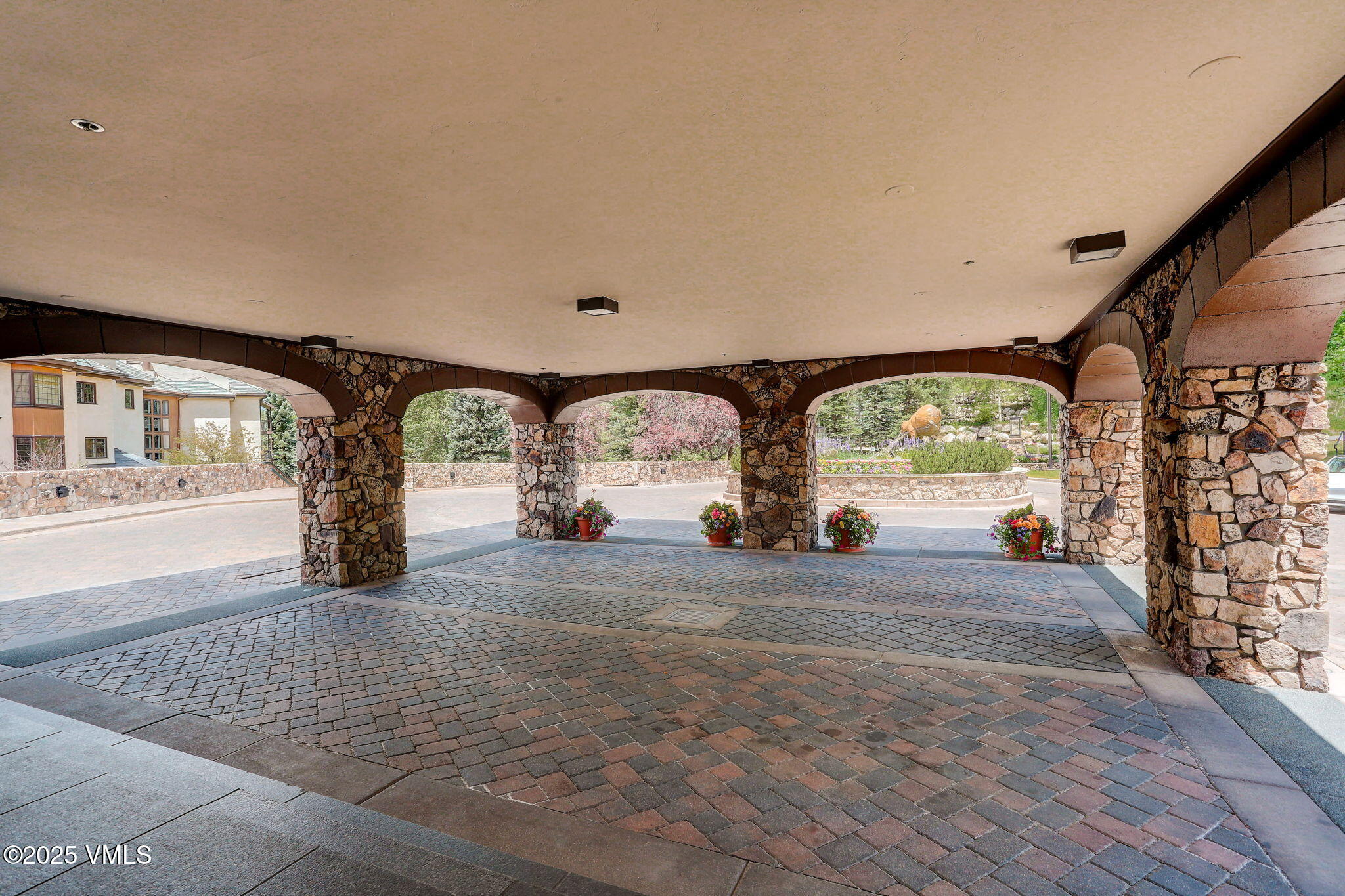 120 Offerson Road, Unit 5160 Beaver Creek, CO 81620 - Photo 26 of 30 a view of parking area and window