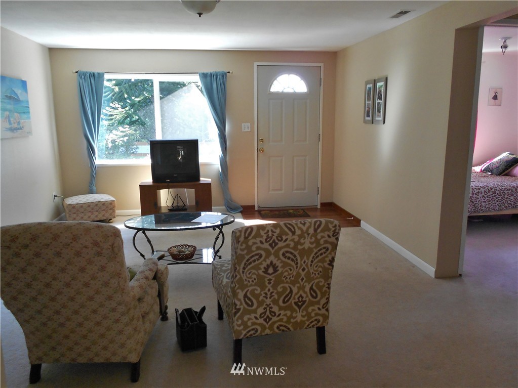 4780 Erlands Point Road Northwest Bremerton, WA 98312 - Photo 2 of 19 Gallery Image 2