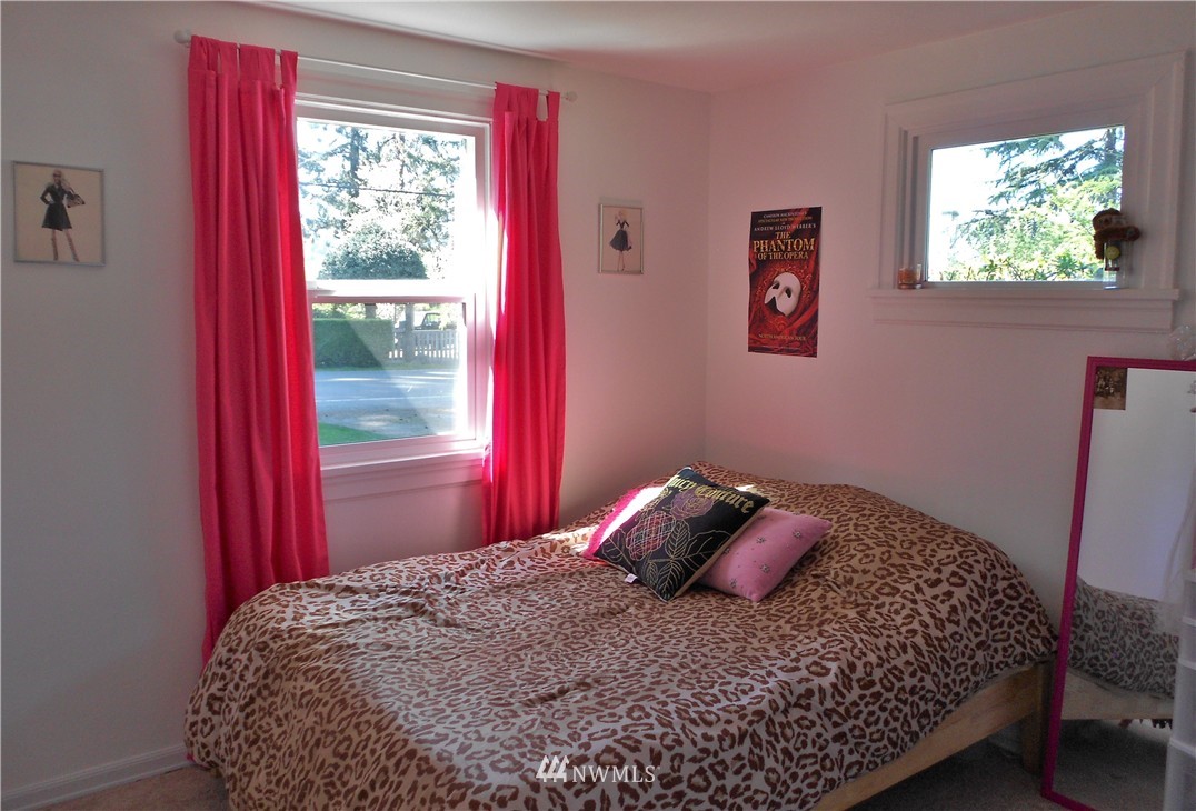 4780 Erlands Point Road Northwest Bremerton, WA 98312 - Photo 11 of 19 Gallery Image 11