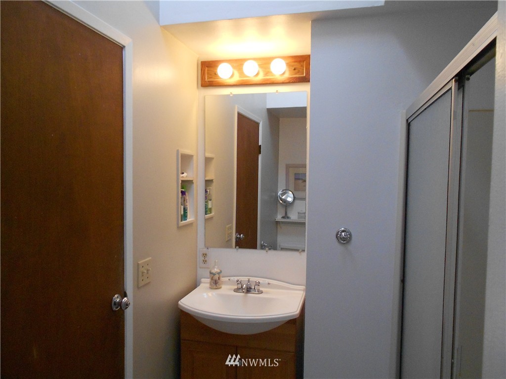 4780 Erlands Point Road Northwest Bremerton, WA 98312 - Photo 15 of 19 Gallery Image 15