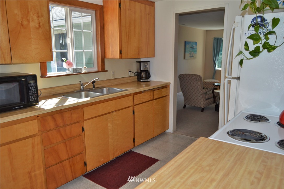 4780 Erlands Point Road Northwest Bremerton, WA 98312 - Photo 7 of 19 Gallery Image 7