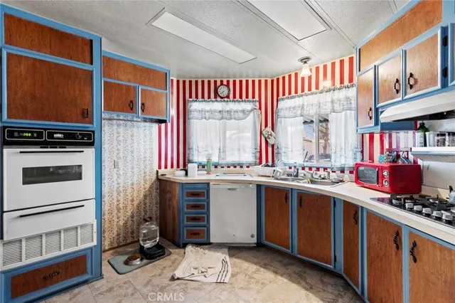 a kitchen that has a lot of cabinets in it