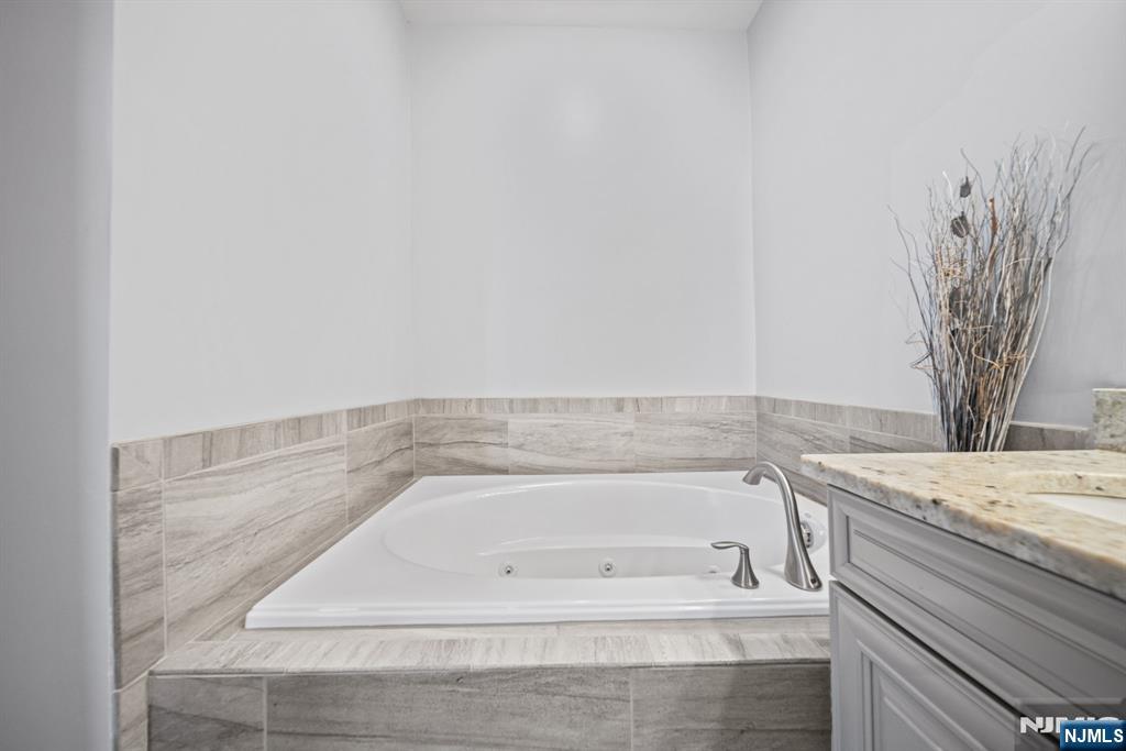 84 Truman Drive, Unit 2801 Wood-Ridge, NJ 07075 - Photo 27 of 46 a bathroom with a bathtub