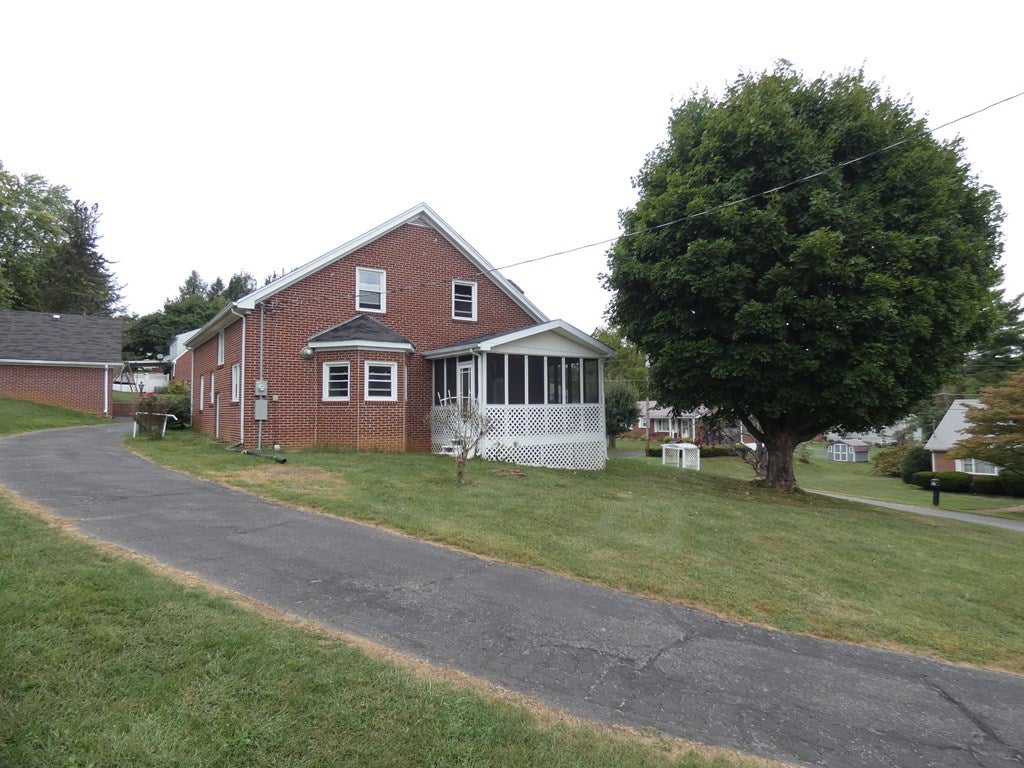 126 Rector Avenue Chilhowie, VA 24319 - Photo 6 of 46 Gallery Image 6