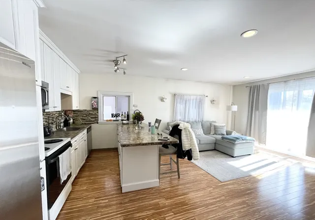 $3,900 | 386 East 8th Street, Unit 4, Boston, MA 02127