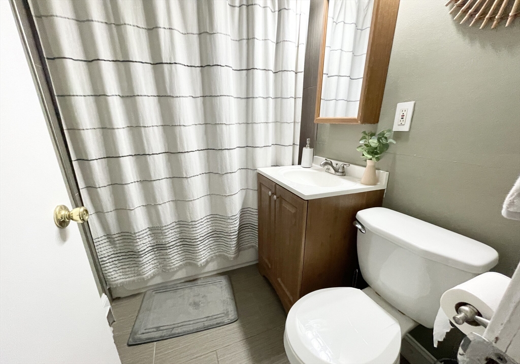 386 East 8th Street, Unit 4 Boston, MA 02127 - Photo 5 of 6