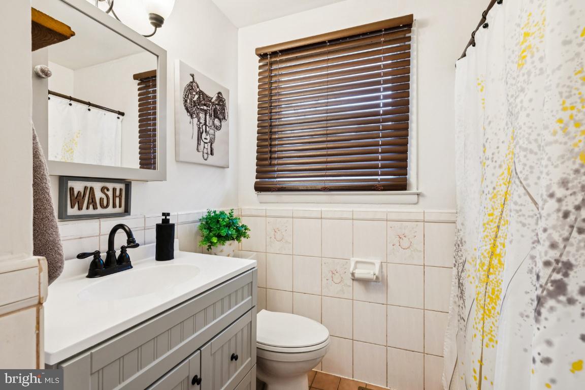 146 Country Club Road Pine Hill, NJ 08021 - Photo 13 of 28 a bathroom with a sink and a toilet