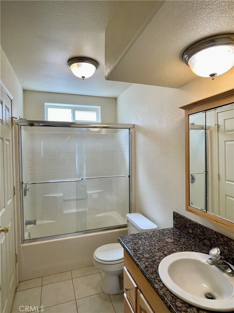 808 Circle Lebec, CA 93243 - Photo 28 of 42 Primary Bath