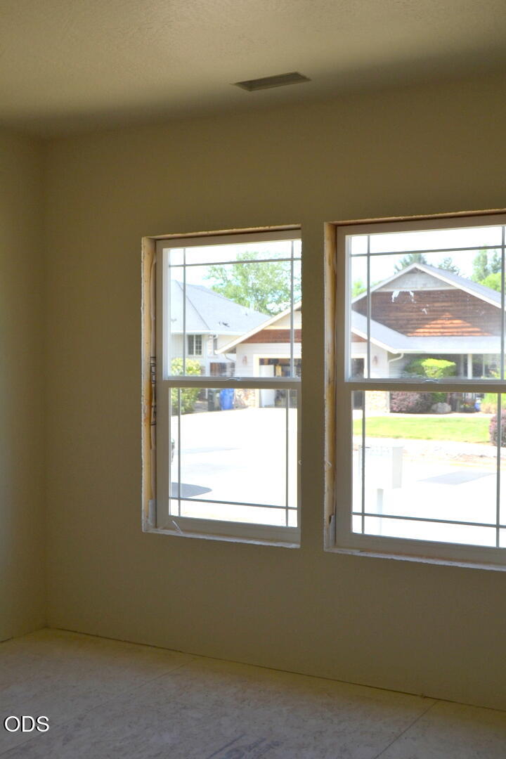 1540 West Harbeck Road Grants Pass, OR 97527 - Photo 6 of 9
