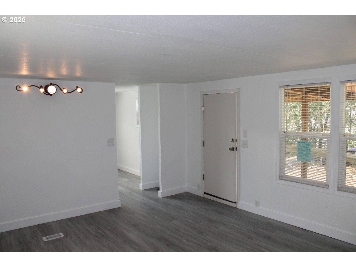 514 Southwest 13th Street Pendleton, OR 97801 - Photo 4 of 18