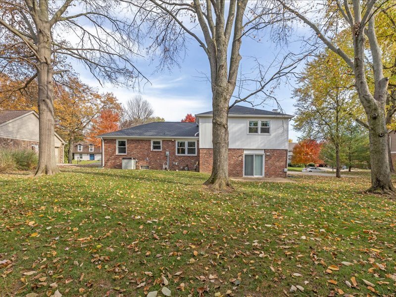 8830 Shagbark Road Indianapolis, IN 46260 - Photo 21 of 23 Gallery Image 21