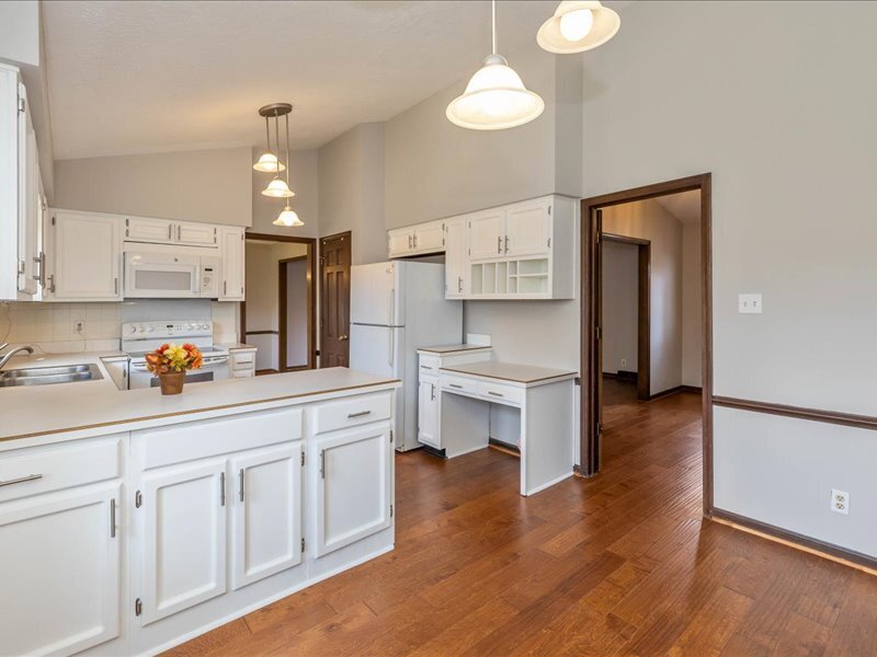 8830 Shagbark Road Indianapolis, IN 46260 - Photo 8 of 23 Gallery Image 8