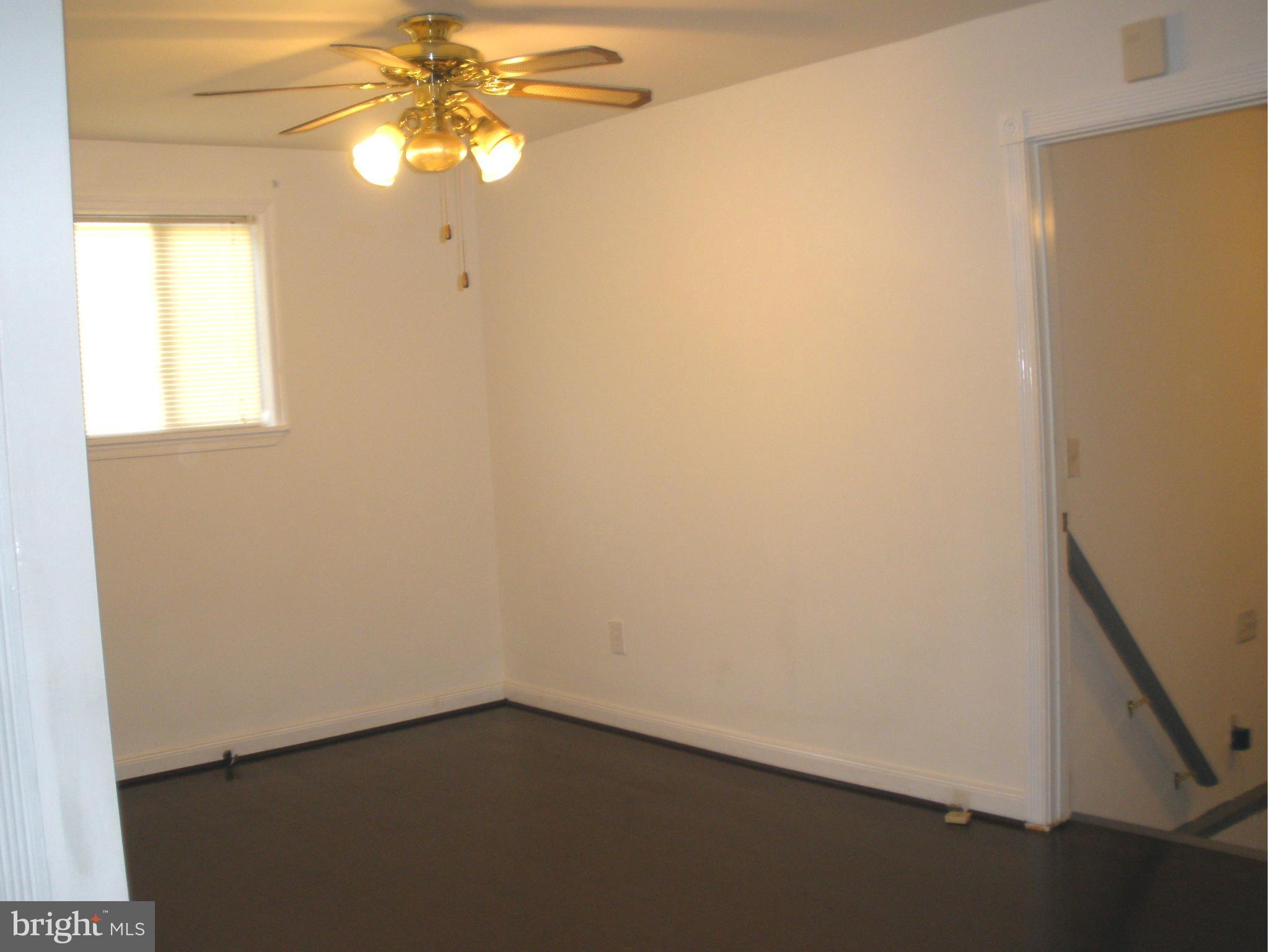 4120 Eder Road Baltimore, MD 21222 - Photo 6 of 17 Living Room