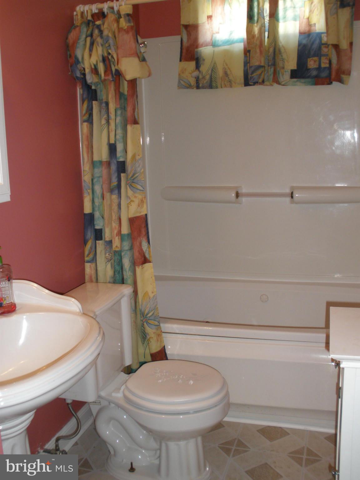 4120 Eder Road Baltimore, MD 21222 - Photo 8 of 17 Bath