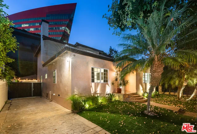 $14,950 | 711 Huntley Drive, West Hollywood, CA 90069