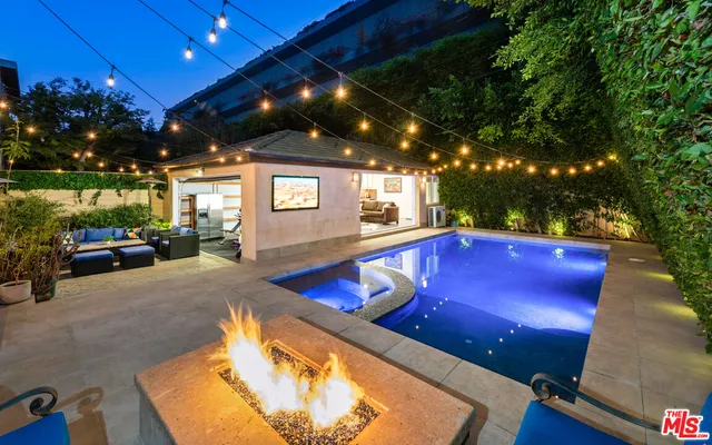 $14,950 | 711 Huntley Drive, West Hollywood, CA 90069