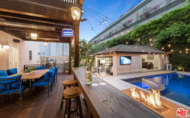 $14,950 | 711 Huntley Drive, West Hollywood, CA 90069