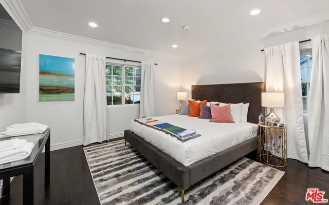 $14,950 | 711 Huntley Drive, West Hollywood, CA 90069