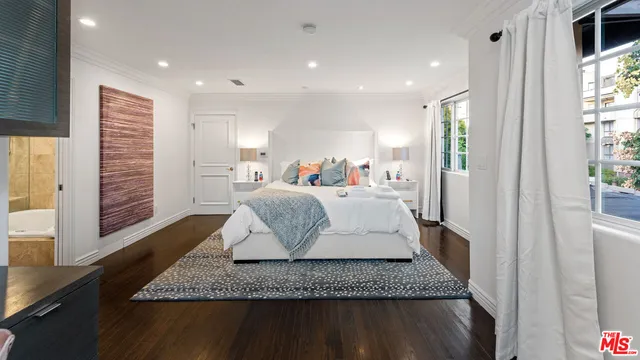 $14,950 | 711 Huntley Drive, West Hollywood, CA 90069