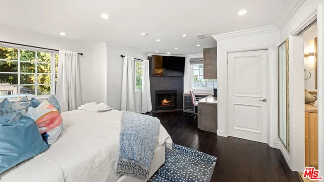 $14,950 | 711 Huntley Drive, West Hollywood, CA 90069