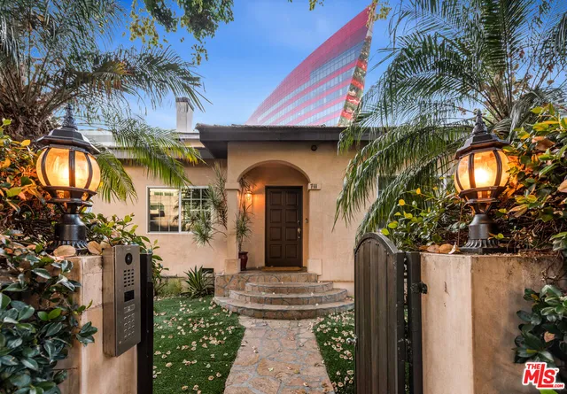 $14,950 | 711 Huntley Drive, West Hollywood, CA 90069