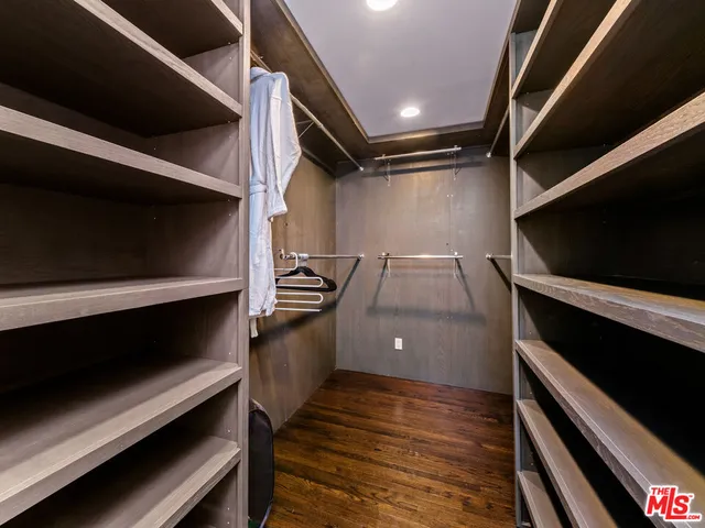 $14,950 | 711 Huntley Drive, West Hollywood, CA 90069