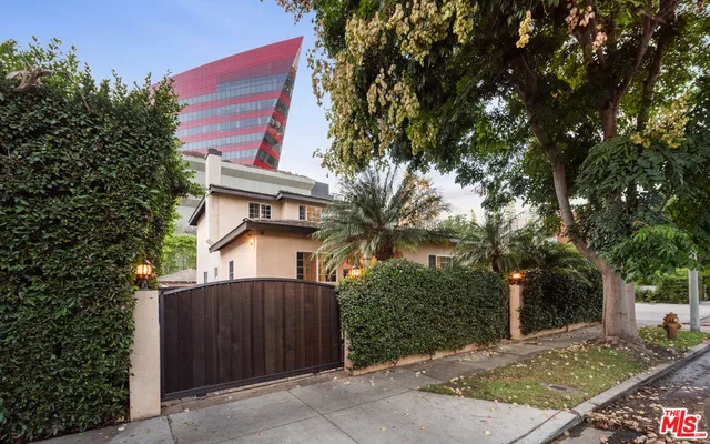 $14,950 | 711 Huntley Drive, West Hollywood, CA 90069