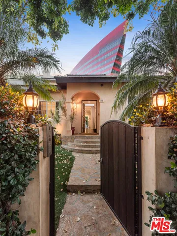 $14,950 | 711 Huntley Drive, West Hollywood, CA 90069