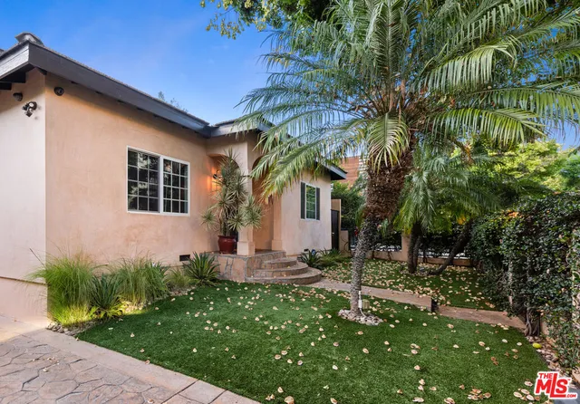 $14,950 | 711 Huntley Drive, West Hollywood, CA 90069