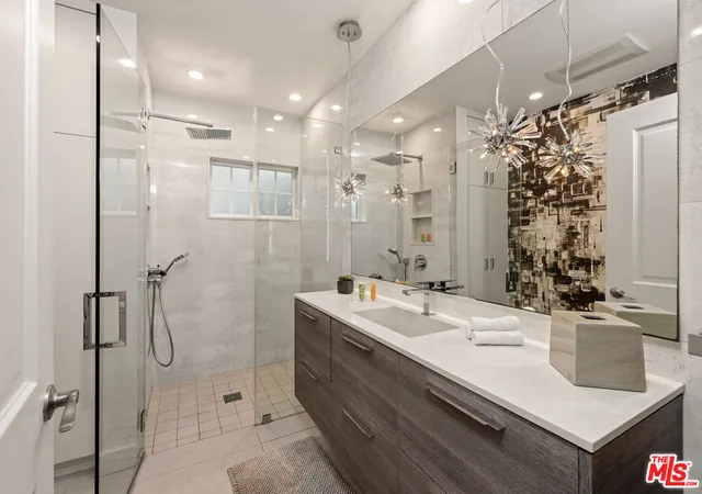 $14,950 | 711 Huntley Drive, West Hollywood, CA 90069