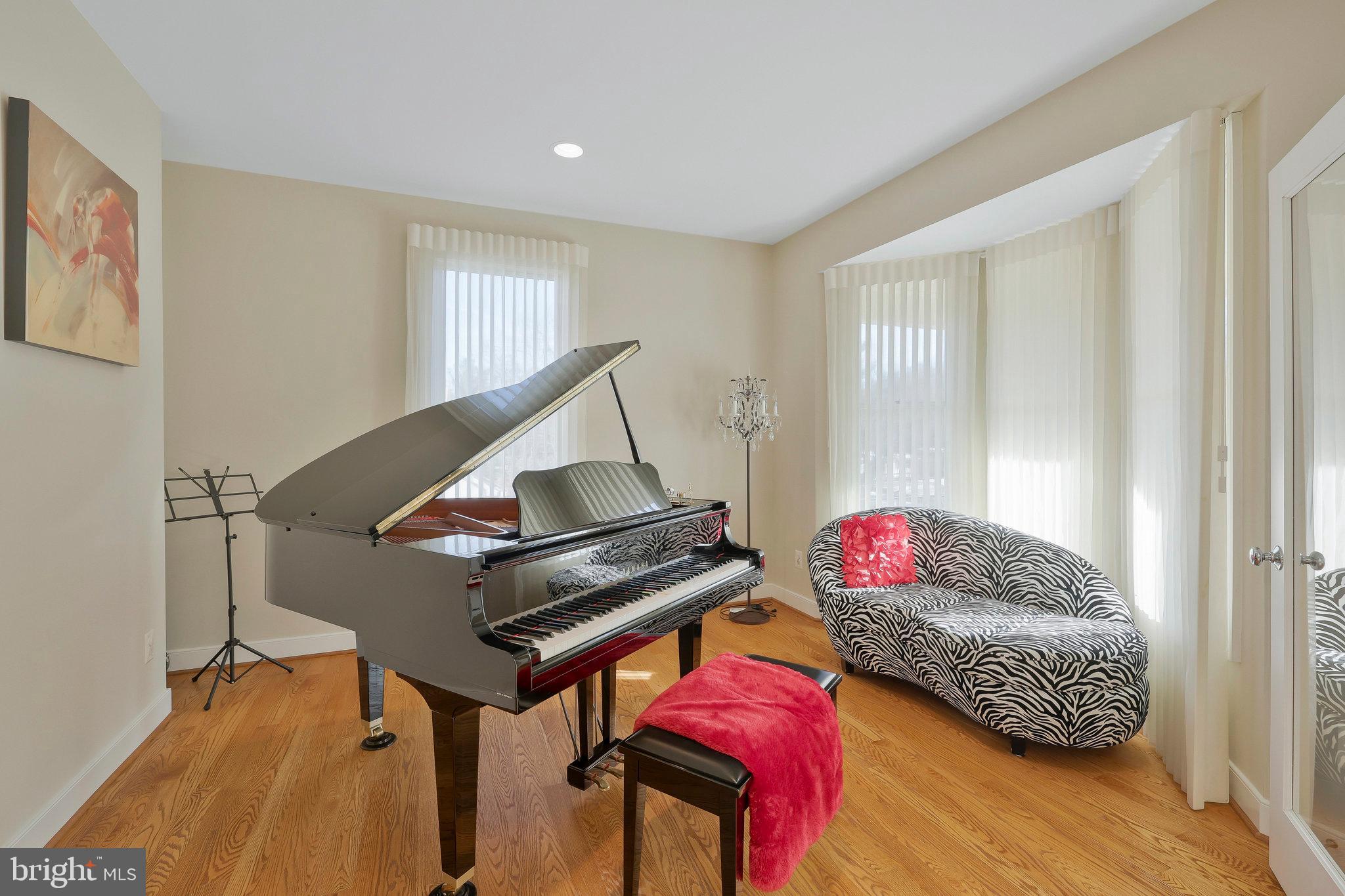 5922 Chesterbrook Road McLean, VA 22101 - Photo 13 of 82
