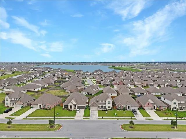$365,000 | 587 Lakeshore Village East, Slidell, LA 70461
