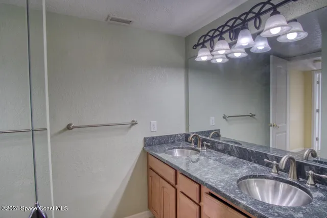 $1,600 | 2014 Vista Oaks Circle Northeast, Palm Bay, FL 32905