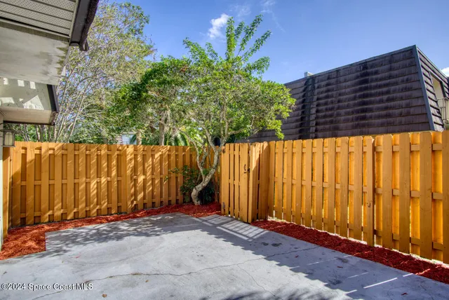 $1,600 | 2014 Vista Oaks Circle Northeast, Palm Bay, FL 32905