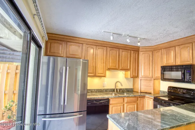 $1,600 | 2014 Vista Oaks Circle Northeast, Palm Bay, FL 32905