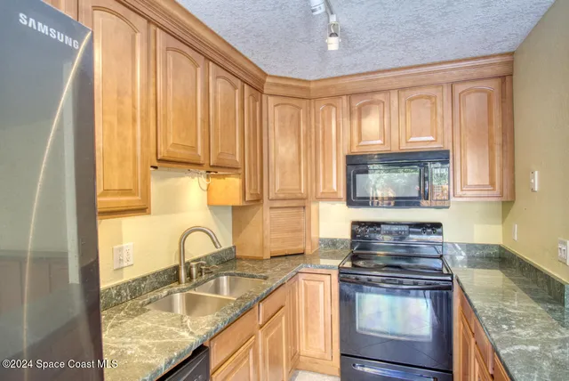 $1,600 | 2014 Vista Oaks Circle Northeast, Palm Bay, FL 32905