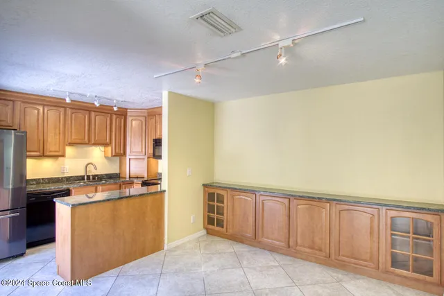 $1,600 | 2014 Vista Oaks Circle Northeast, Palm Bay, FL 32905