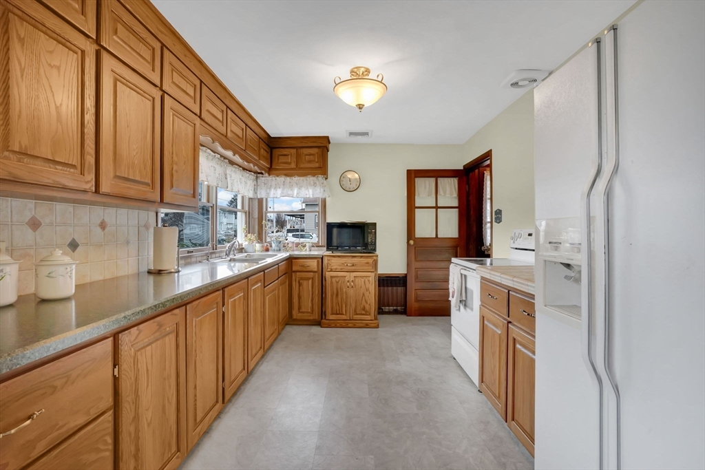 76 Roy Street Chicopee, MA 01013 - Photo 6 of 30