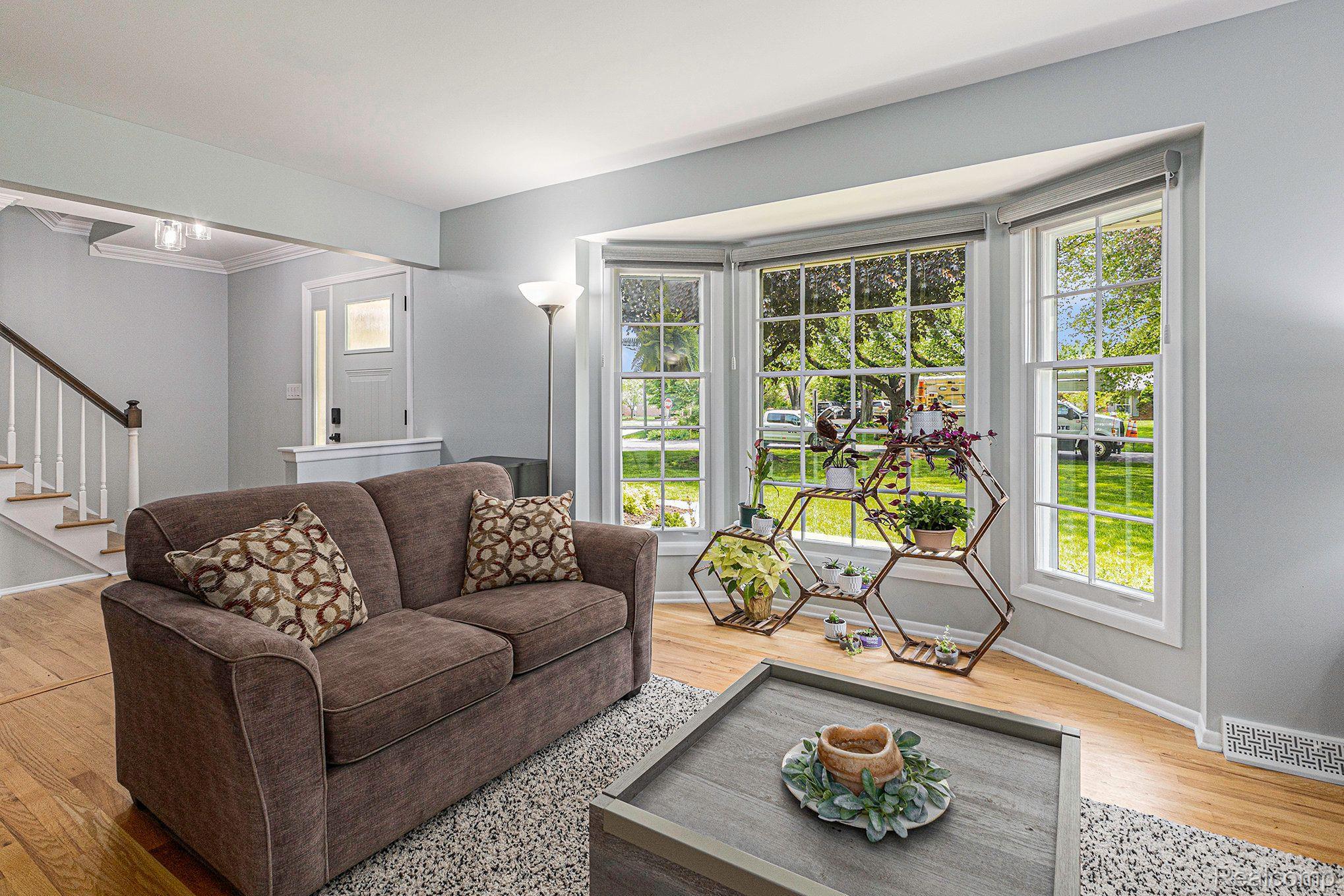 6977 Dublin Fair Road Troy, MI 48098 - Photo 15 of 42 LIVINGROOM