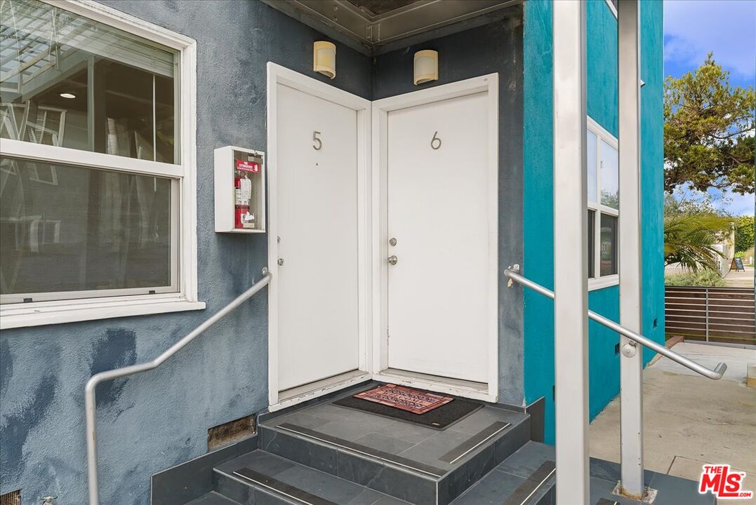 2948 Exposition Boulevard, Unit 5 Santa Monica, CA 90404 - Photo 3 of 13