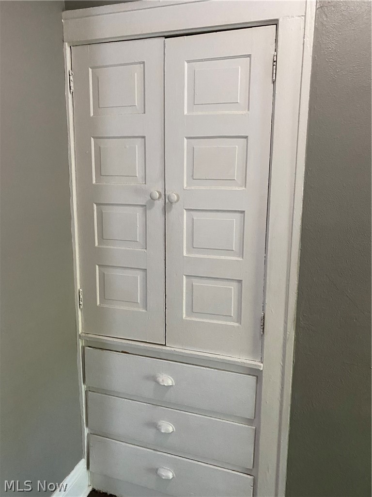 3337 Kildare Road Cleveland, OH 44118 - Photo 12 of 22 Hallway Built-Ins